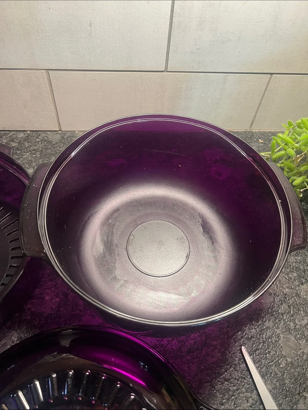 Tupperware Microwave Purple Covered Steamer Bowl. Exc condition.